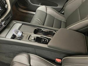 Volvo XC60 2.0 B5 G AWD Plus Dark Auto  - Foto 13