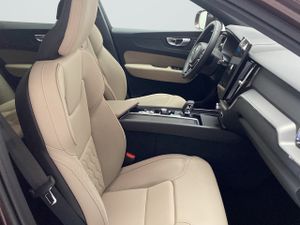 Volvo XC60 2.0 B5 G MHEV Core Auto AWD  - Foto 9