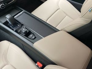 Volvo XC60 2.0 B5 G MHEV Core Auto AWD  - Foto 11