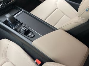 Volvo XC60 2.0 B5 G MHEV Core Auto AWD  - Foto 11