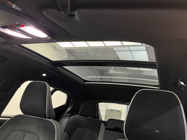 Volvo XC40 2.0 B4 G Ultimate Dark Auto   - Foto 10