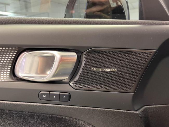 Volvo XC40 2.0 B4 G Ultimate Dark Auto   - Foto 28