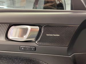 Volvo XC40 2.0 B4 G Ultimate Dark Auto   - Foto 28