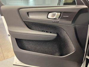Volvo XC40 2.0 B4 G Ultimate Dark Auto   - Foto 27