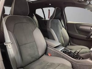 Volvo XC40 2.0 B4 G Ultimate Dark Auto   - Foto 14