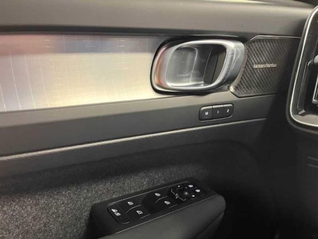 Volvo XC40 2.0 B4 G Ultra Dark Auto   - Foto 18