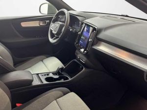 Volvo XC40 2.0 B3 G Core Auto   - Foto 17