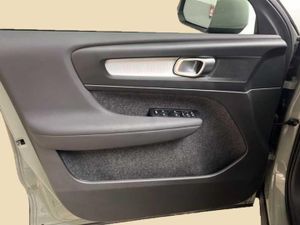 Volvo XC40 2.0 B3 G Core Auto   - Foto 9