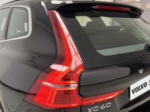 Volvo XC60 2.0 B5 G AWD Core Auto   - Foto 21