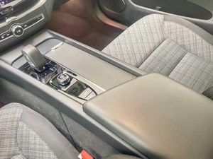 Volvo XC60 2.0 B4 D Core Auto   - Foto 18