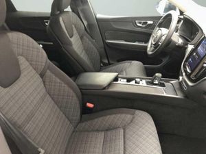 Volvo XC60 2.0 B4 D Momentum Auto   - Foto 21