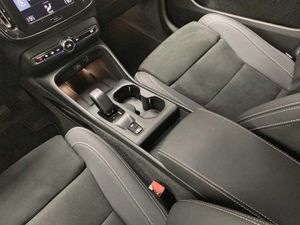 Volvo XC40 1.5 T4 Recharge PHEV Core Auto   - Foto 17