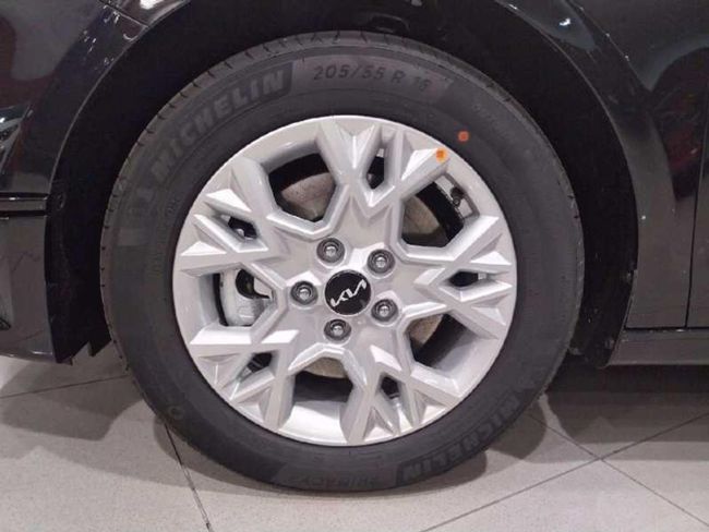 Kia Ceed 1.6 MHEV iMT 100kW (136CV) Concept   - Foto 16