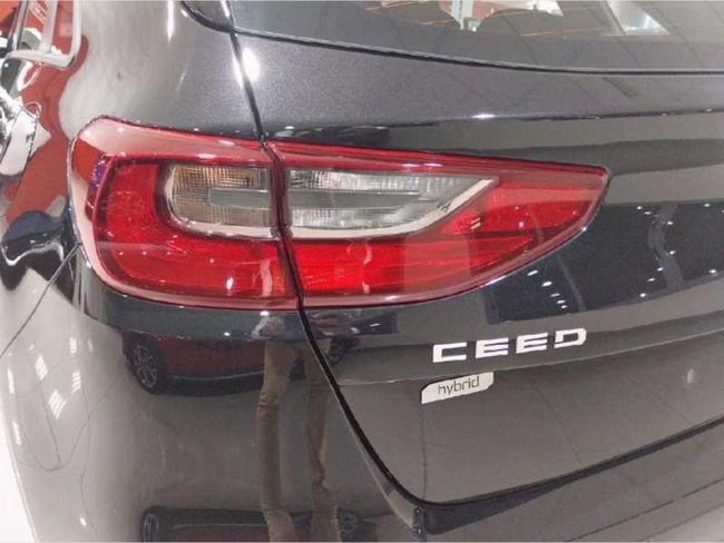 Kia Ceed 1.6 MHEV iMT 100kW (136CV) Concept   - Foto 21