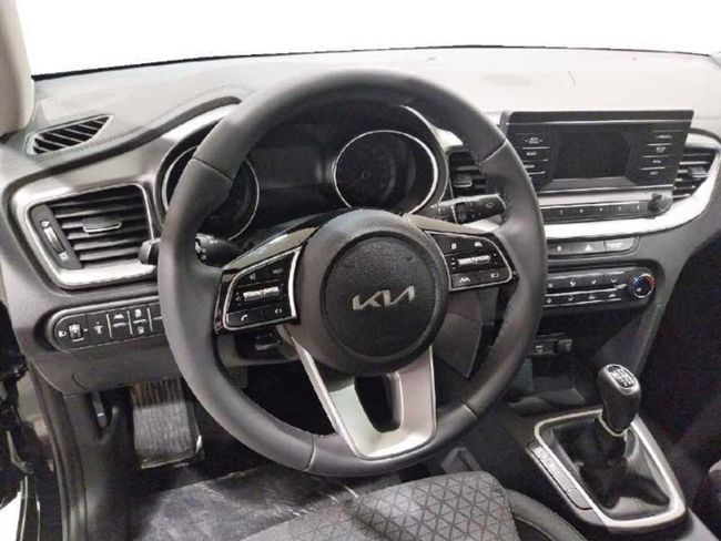 Kia Ceed 1.6 MHEV iMT 100kW (136CV) Concept   - Foto 17