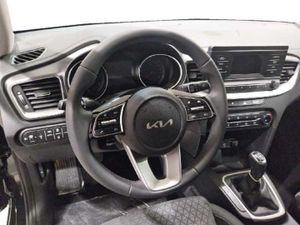 Kia Ceed 1.6 MHEV iMT 100kW (136CV) Concept   - Foto 17
