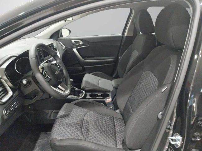 Kia Ceed 1.6 MHEV iMT 100kW (136CV) Concept   - Foto 10