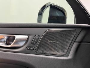 Volvo XC60 2.0 T6 AWD Recharge Ultra Dark Auto   - Foto 23