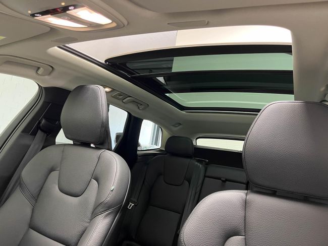 Volvo XC60 2.0 T6 AWD Recharge Core Auto   - Foto 28