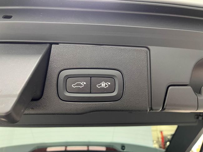 Volvo XC60 2.0 T6 AWD Recharge Core Auto   - Foto 17