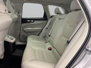 Volvo XC60 2.0 T6 AWD Recharge Core Auto   - Foto 27