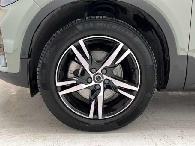 Volvo XC40 2.0 B3 G Plus Dark Auto   - Foto 18