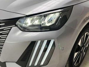 Peugeot 208 Allure HYBRID 110 eDCS6   - Foto 17