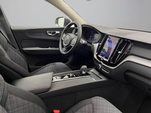 Volvo XC60 2.0 B5 G AWD Core Auto   - Foto 25