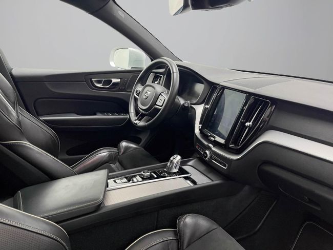 Volvo XC60 2.0 T8 AWD R-Design Auto   - Foto 17