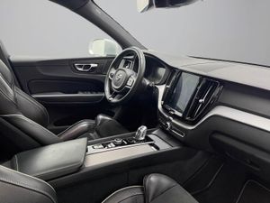 Volvo XC60 2.0 T8 AWD R-Design Auto   - Foto 17