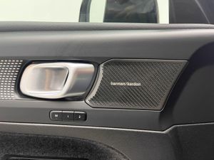 Volvo XC40 2.0 B4 G Plus Dark Auto   - Foto 13