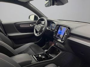 Volvo XC40 2.0 B4 G Plus Dark Auto   - Foto 28