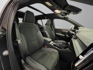 Volvo XC40 2.0 B4 G Plus Dark Auto   - Foto 29
