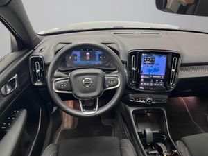 Volvo XC40 2.0 B4 G Plus Dark Auto   - Foto 26