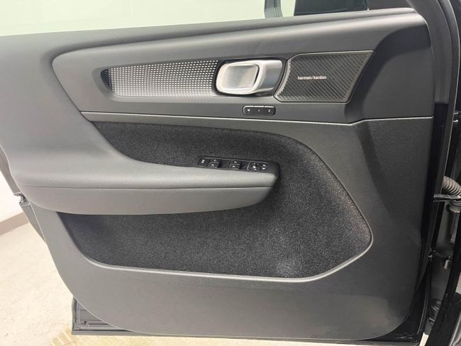Volvo XC40 2.0 B4 G Plus Dark Auto   - Foto 12