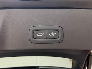 Volvo XC40 2.0 B4 G Plus Dark Auto   - Foto 22