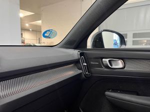 Volvo XC40 2.0 B4 G Plus Dark Auto   - Foto 31