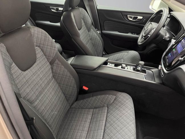 Volvo V60 2.0 B4 (G) Core Auto   - Foto 17