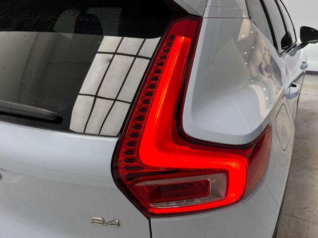 Volvo XC40 2.0 B4 G Plus Dark Auto   - Foto 24