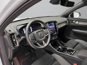 Volvo XC40 2.0 B4 G Plus Dark Auto   - Foto 13