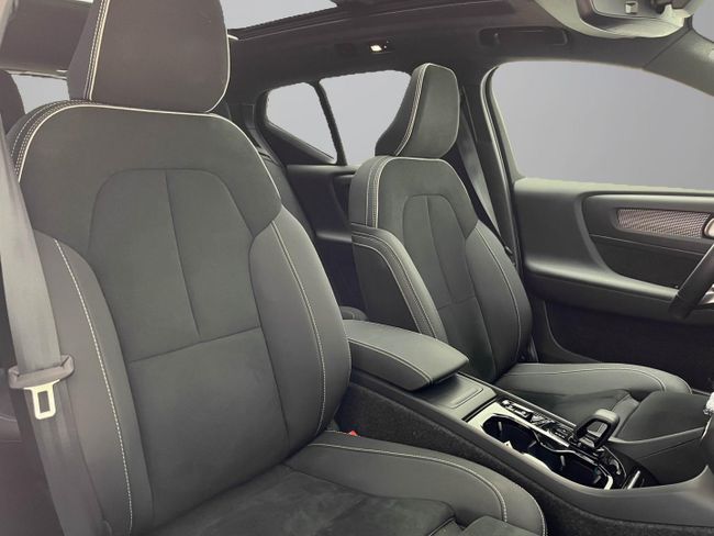 Volvo XC40 2.0 B4 G Plus Dark Auto   - Foto 29