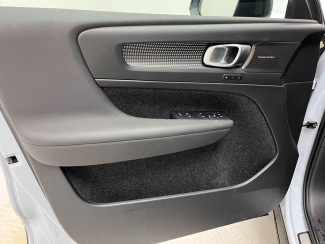 Volvo XC40 2.0 B4 G Plus Dark Auto   - Foto 9