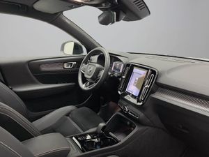 Volvo XC40 2.0 B4 G Plus Dark Auto   - Foto 28