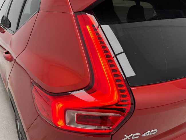 Volvo XC40 2.0 B4 G Plus Dark Auto   - Foto 14