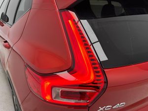 Volvo XC40 2.0 B4 G Plus Dark Auto   - Foto 14