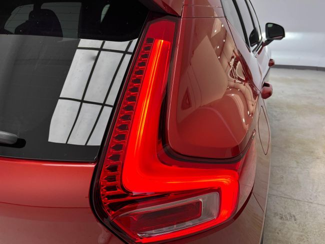 Volvo XC40 2.0 B4 G Plus Dark Auto   - Foto 13