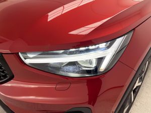Volvo XC40 2.0 B4 G Plus Dark Auto   - Foto 28
