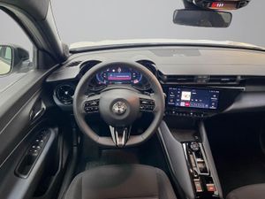 Alfa Romeo Junior Ibrida 100kW (136CV)   - Foto 22