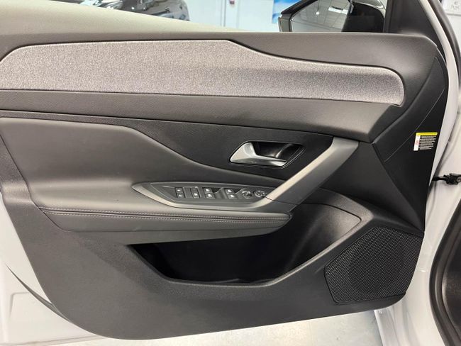 Peugeot 308 5P Allure Hybrid MHEV 136 e-DCS6   - Foto 17