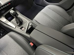 Peugeot 308 5P Allure Gasolina 130 S&S MAN   - Foto 17